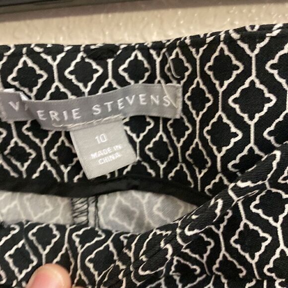 Valerie Stevens women pant color black and white size 10! - Picture 3 of 5
